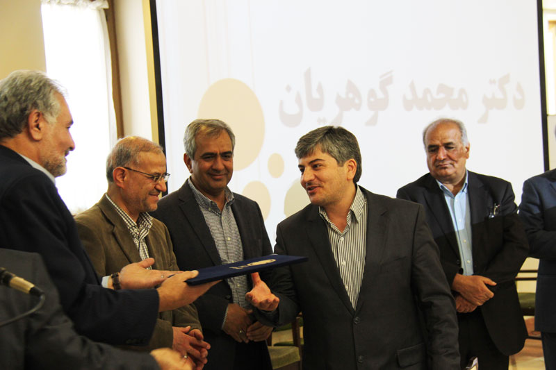 در مراسم تودیع دبیرکل پیشین اتاق اصفهان ؛از فعالیت های  دکتر محمد  گوهریان ،دبیرکل پیشین اتاق بازرگانی اصفهان تقدیر شد