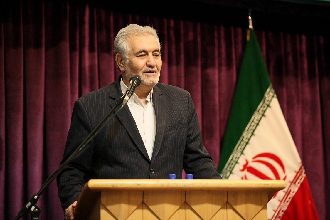در همایش سنگ و چالش‌های صادراتی در اتاق بازرگانی اصفهان مطرح شد؛  تشکیل اتحادیه صادرکنندگان سنگ ، تشکیل مجدد شورای سیاست‌گذاری سنگ ، چالش‌های صنعت سنگ فرصتی برای جذب بازارهای صادراتی است