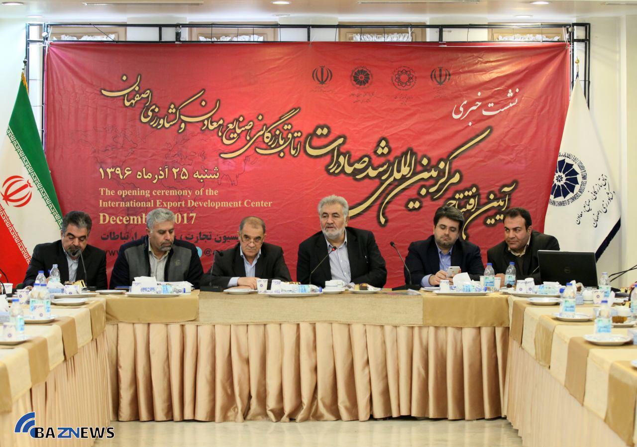 سهل‌آبادي: تنها راه نجات اقتصاد ايران توليد صادرات‌محور است/ گلشيرازي: با ايجاد مركز رشد صادرات به دنبال دستيابي به بازارهاي جديد بين‌المللي هستيم/ احمديه: شريعتمداري به اصفهان مي‌آيد