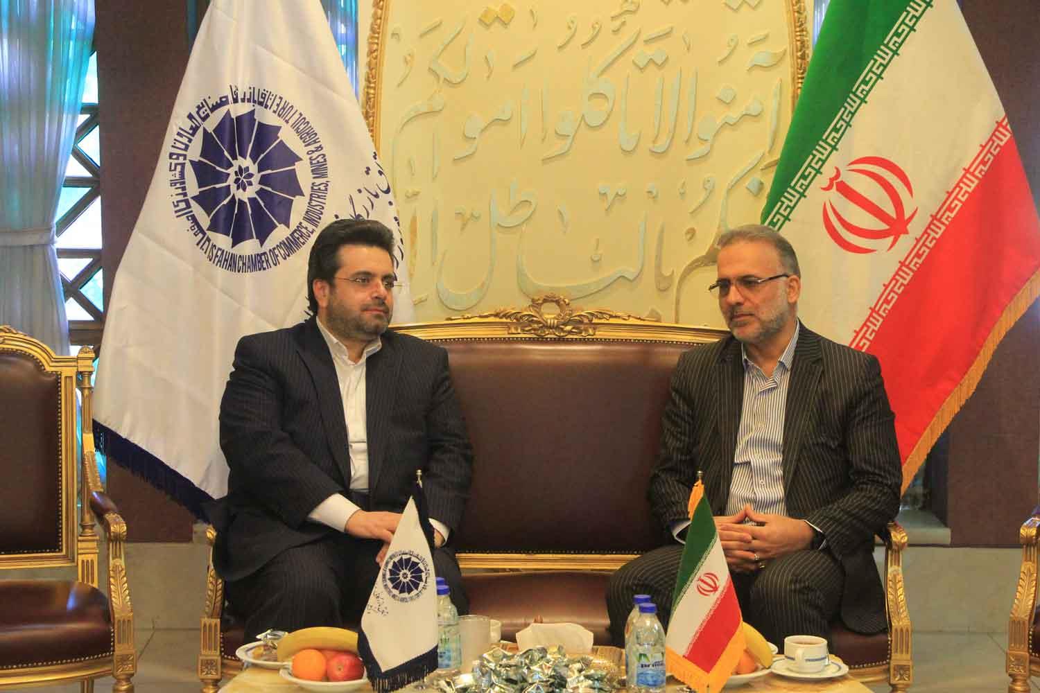 رونق تولید و تجارت استان بدون همراهی بانک ها میسر نیست