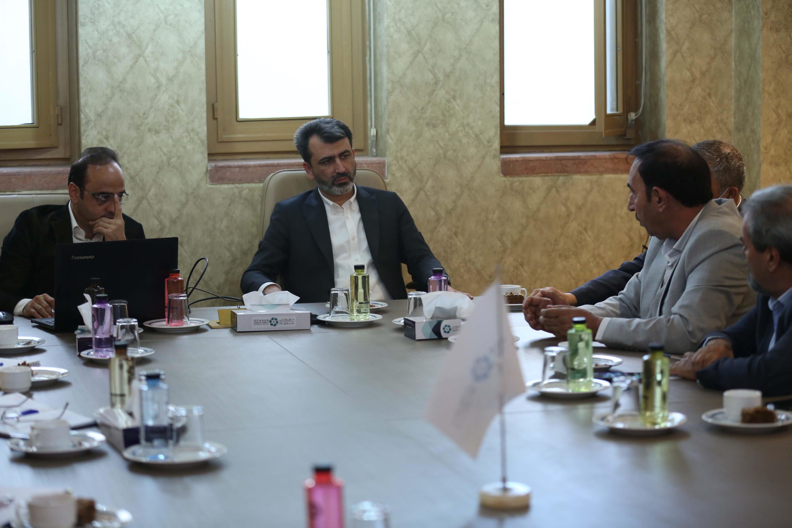 اتاق بازرگانی می‌تواند مرکز اتحاد تشکل‌های اقتصادی باشد