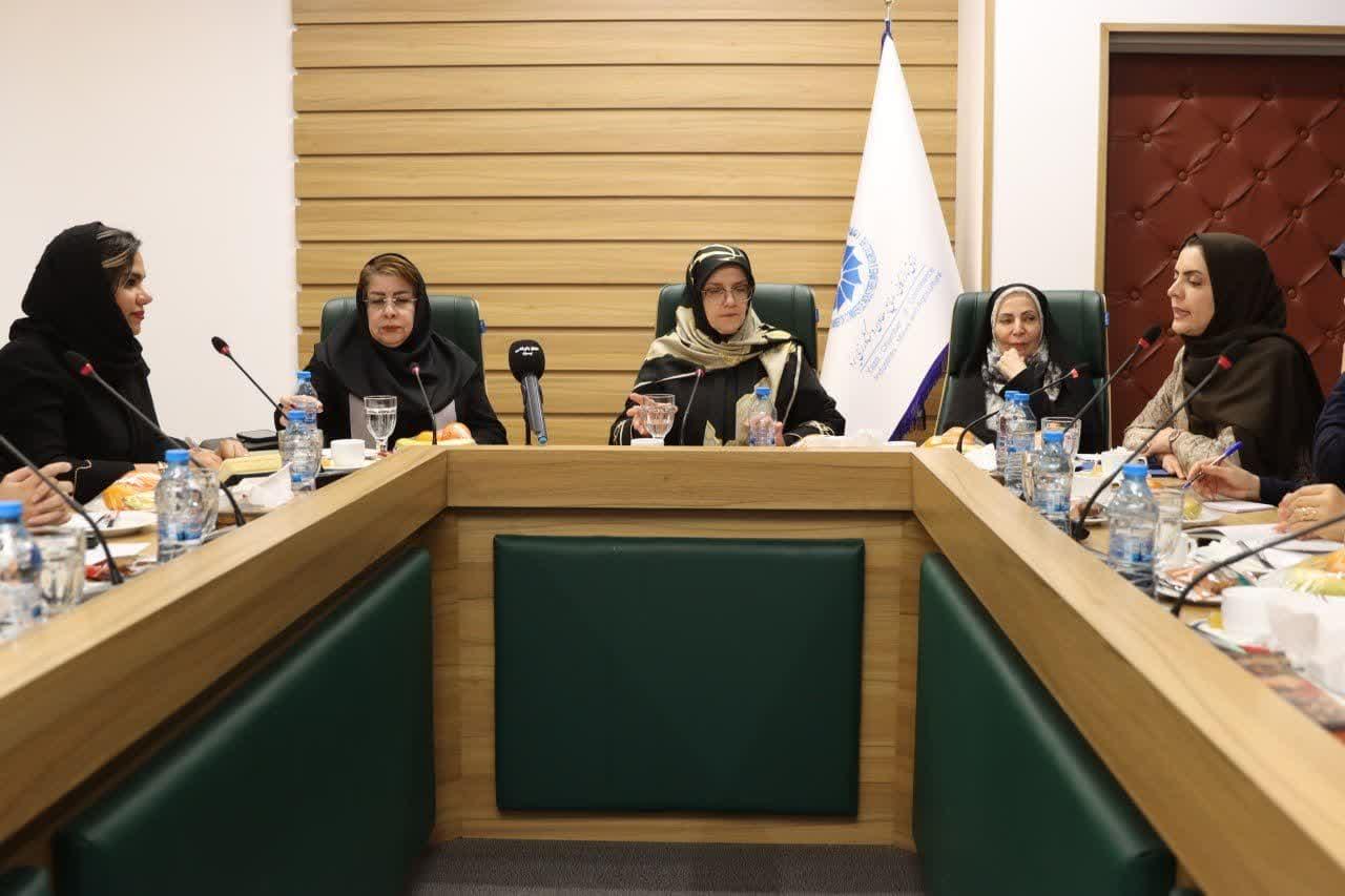 امضای تفاهم‌نامه‌ میان شورای‌عالی بانوان اتاق اصفهان و کانون زنان بازرگان استان یزد