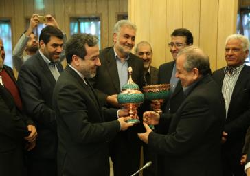 در  مراسم تجلیل اتاق بازرگانی اصفهان  از تلاش های هیات مذاکره کننده هسته ای  ایران  