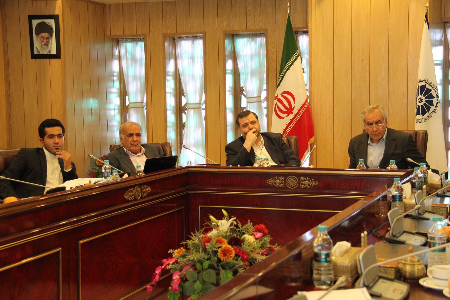 رییس  کمیسیون بهبود محیط کسب و کار اتاق بازرگانی اصفهان :  در حال حاضر تعطیلی کارخانجات و واحدهای صنعتی شدت گرفته است