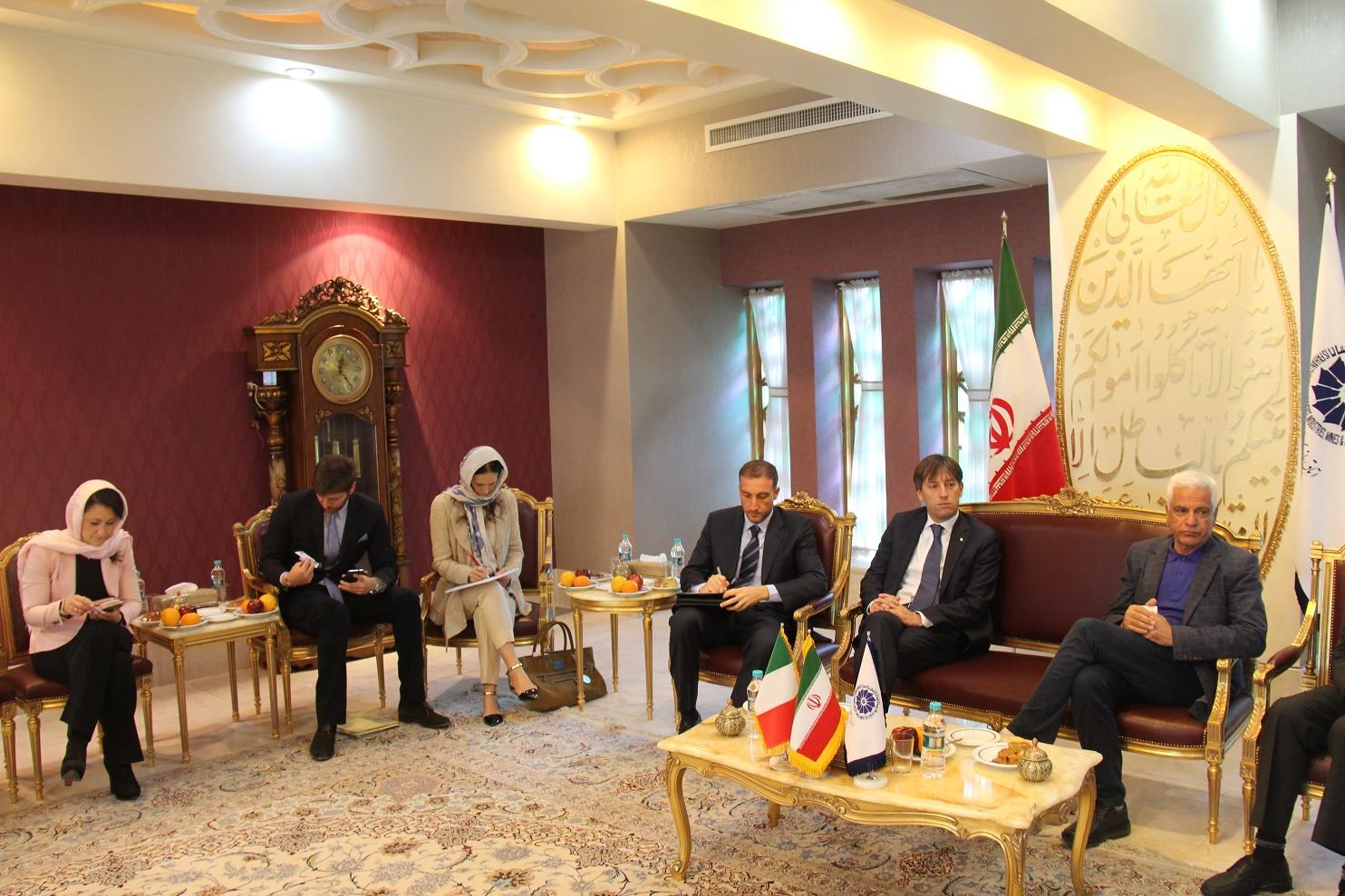 معاون ایالت لامبوردیا ایتالیا در  اتاق بازرگانی اصفهان :  تقویت روابط اقتصادی میلان و اصفهان با تاکید بر سرمایه گذاری مشترک