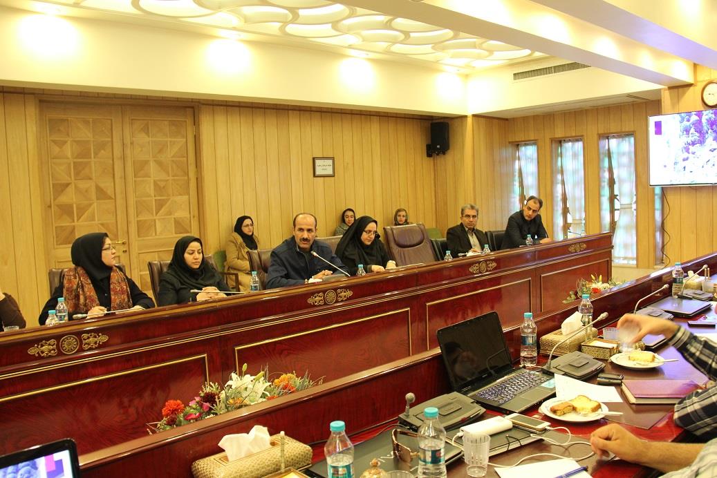 در نشست مشترک کمیسیون معادن و صنایع معدنی با معاونت بانوان اتاق بازرگانی عنوان شد:  اصفهان، پایلوت ژئوتوریسم ایران/ مسدودسازی؛ راهی برای تبدیل معادن متروکه به موزه