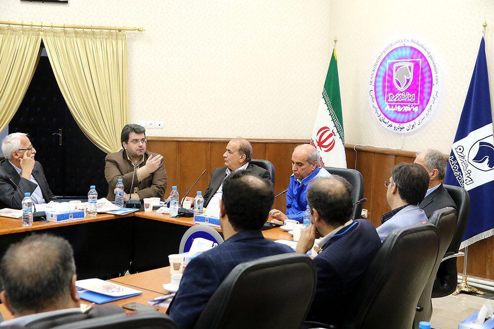  مدير عامل شركت فولاد مباركه بيان كرد؛ حل بسياري از مشکلات اقتصادي ازعهده تشكل هاو فعالان بخش خصوصي خارج است.   