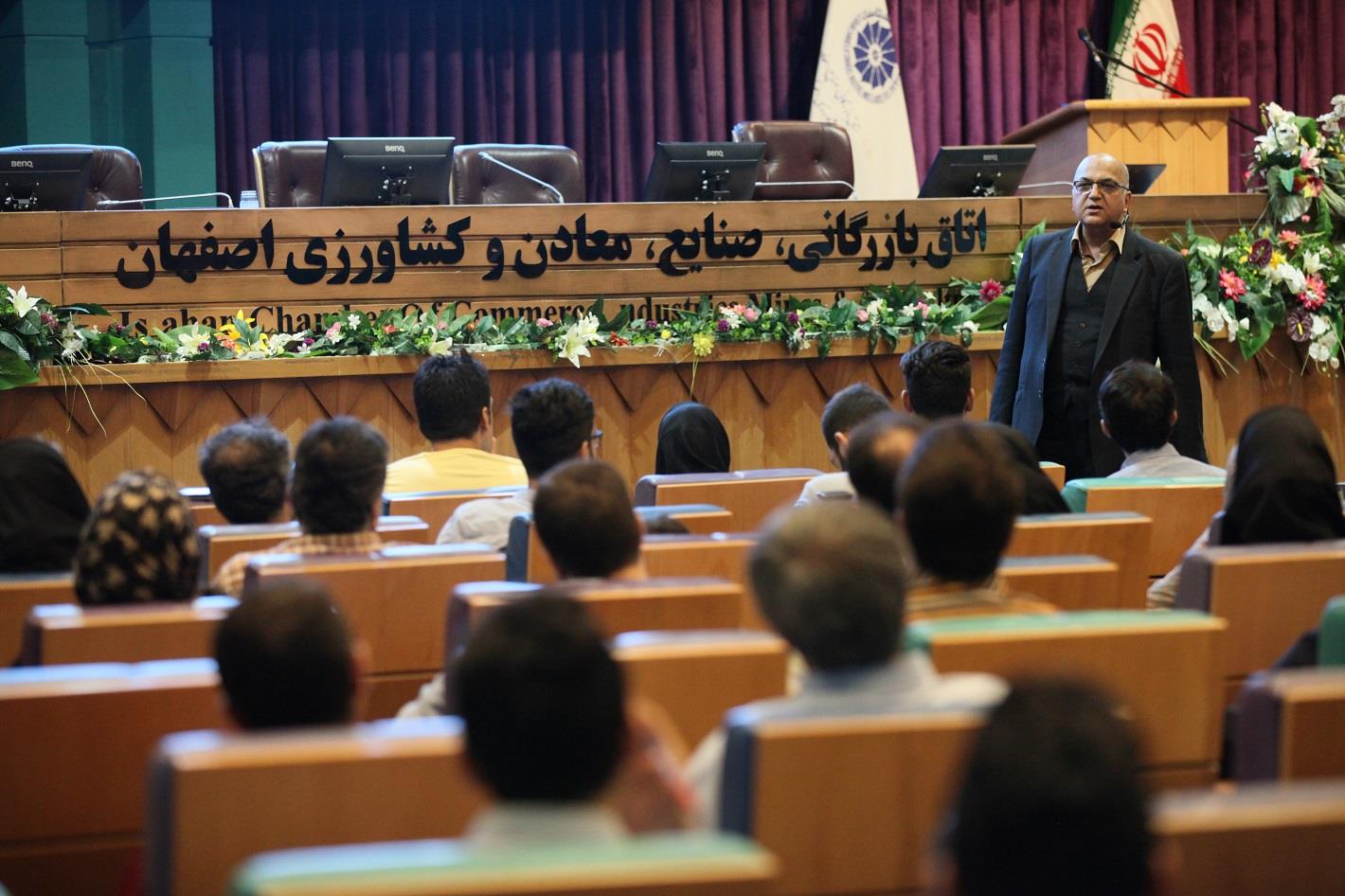 رییس مرکز تحقیقات استراتژیک دانشگاه تهران:  بنگاه‌های اقتصادی برای حضور موفق در بازارهای بین‌المللی به مدیریت در کلاس جهانی نیاز دارند