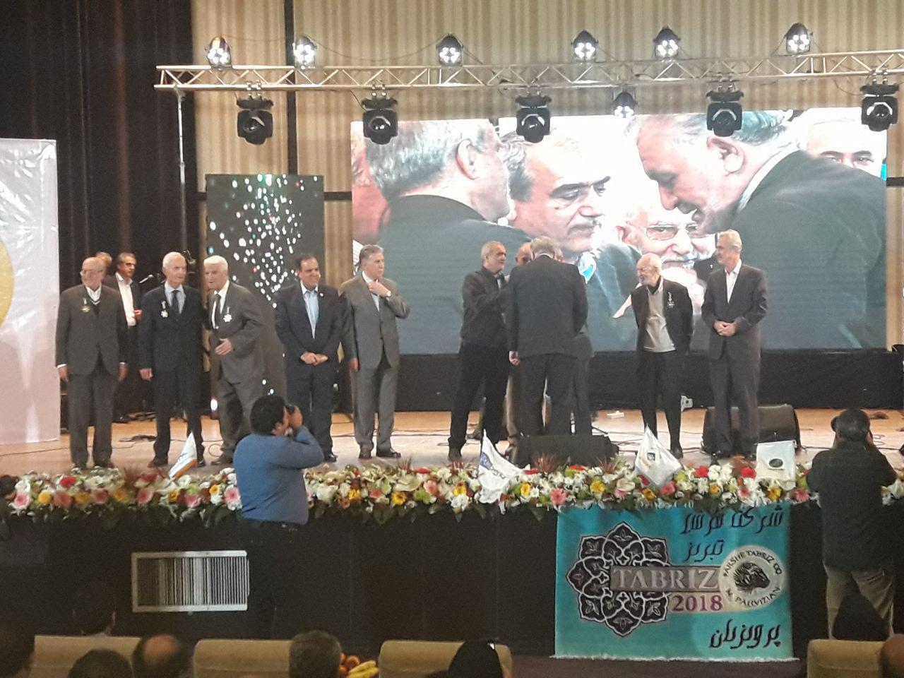 از چهار دهه خدمات سيد عبدالوهاب سهل آبادي تقدير شد/ اهداي نشان افتخار" پيشكسوت نيم قرن اخير صنعت" به رييس خانه صنعت،معدن و تجارت ايران
