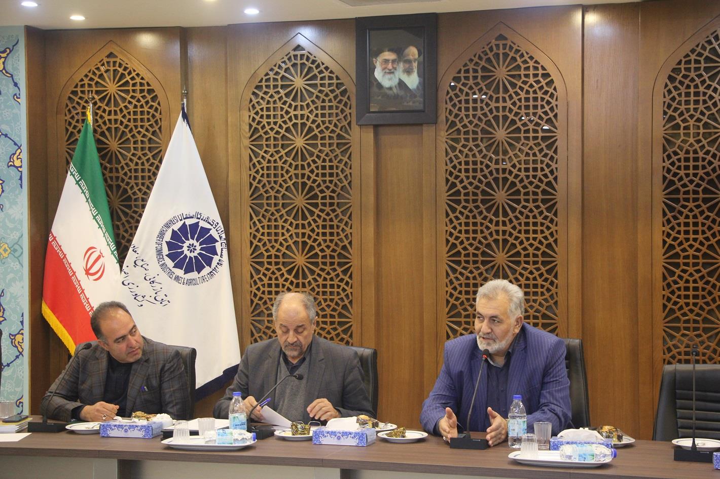 قوانین حمایتی از صنعتگران و تولیدکنندگان اجرایی شود