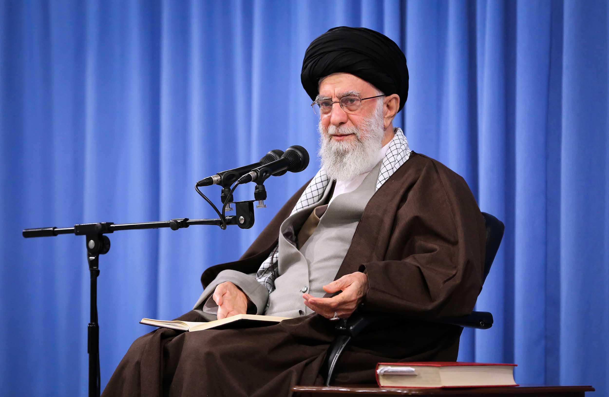 با کمک تولیدکنندگان داخلی دشمن را در جنگ اقتصادی نیز عقب خواهیم زد/رسانه ها در تبلیغات محصولات شرکت های داخلی و خارجی تفاوت قائل شوند