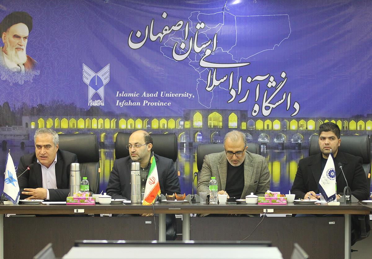 استفاده از پتانسیل‌های موجود در دانشگاه‌ها، در رفع مشکلات حوزه کشاورزی موثر است/دانشجویان از بدو ورود به دانشگاه با صنایع آشنا شوند 