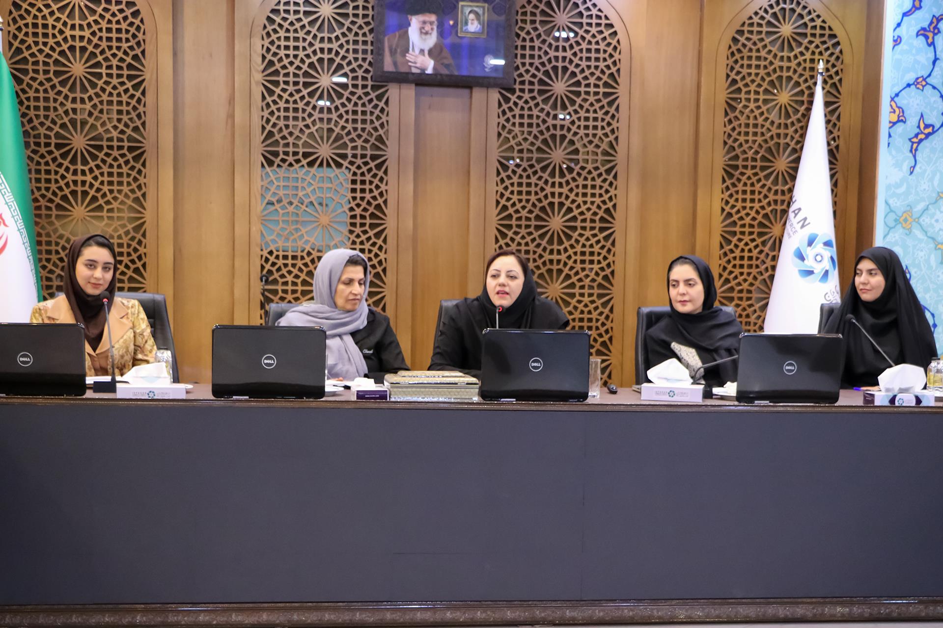 پلی بین تجربه‌های مالی و توانمندی بانوان کارآفرین
