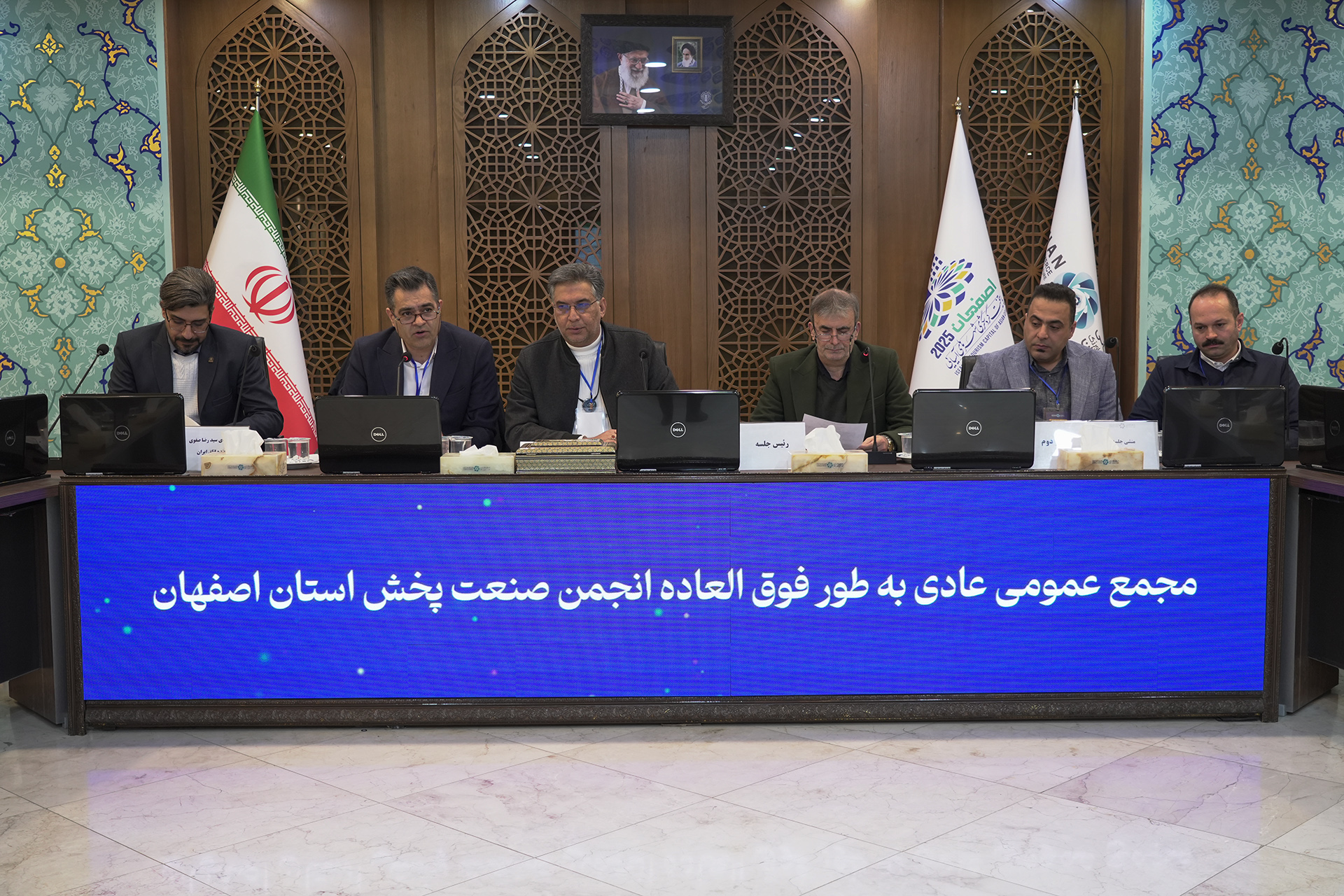 حمایت از پایداری صنعت و نیروی انسانی