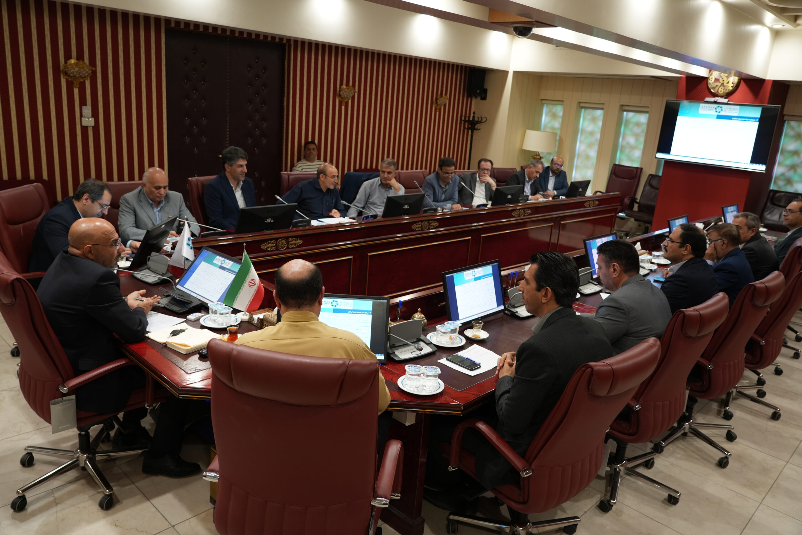 رفع موانع اداری و مالی؛ گامی ضروری برای بازگشت صنایع